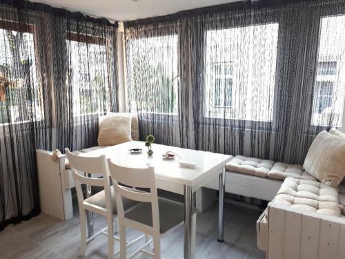 Top Center 4-bedroom Apartment