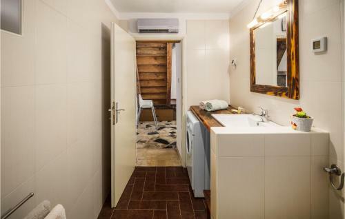 Awesome Home In Pazin With Wifi And 2 Bedrooms