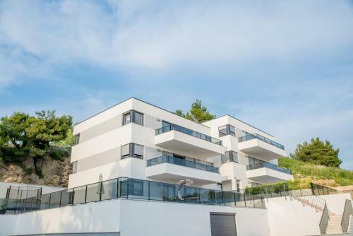Lion's Beach Apartments