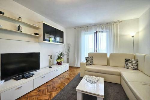 The Big Smile Apartments