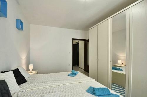 The Big Smile Apartments