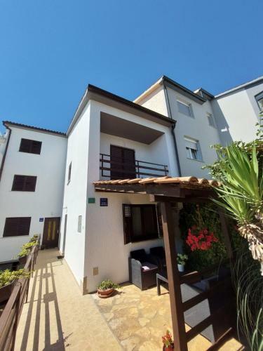 The Big Smile Apartments