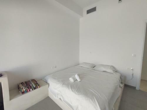 Hostal Villa Elia Waterfront Suites & Pool