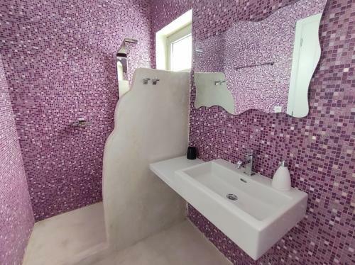 Hostal Villa Elia Waterfront Suites & Pool