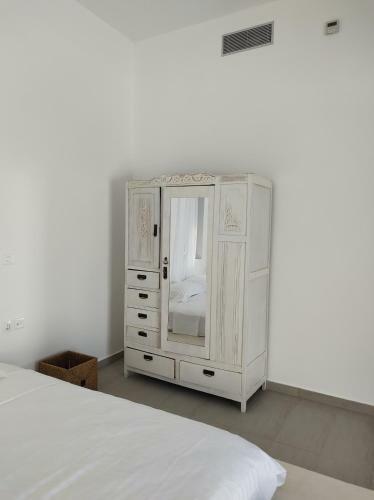 Hostal Villa Elia Waterfront Suites & Pool