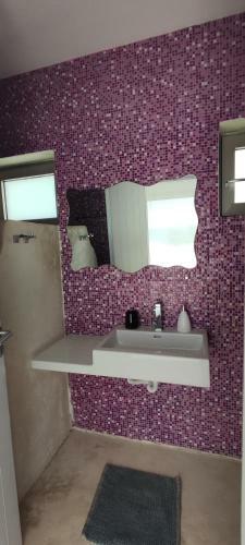 Hostal Villa Elia Waterfront Suites & Pool