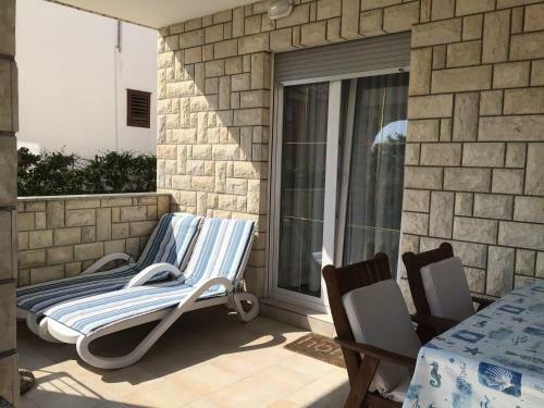 Apartments P&l - 25m From Beach