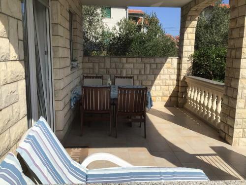 Apartments P&l - 25m From Beach