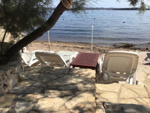 Apartments P&l - 25m From Beach