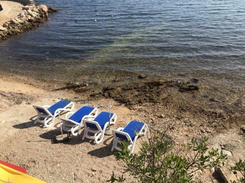 Apartments P&l - 25m From Beach