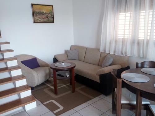 'pebble' - Beach Apartment, ?abori?