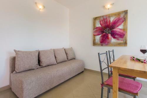 Apartments Miki & Roza