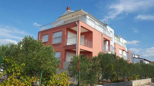 Apartments Miki & Roza