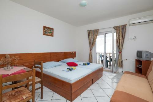 Hotel Germania Rooms & Apartments