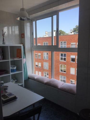 Pool&metro Beach Apartment