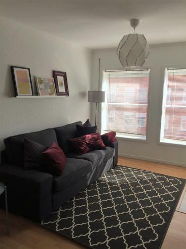 Pool&metro Beach Apartment