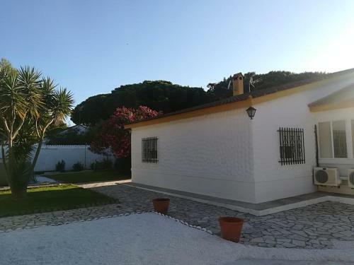 Bonito Chalet Con Piscina Cerca De La Playa