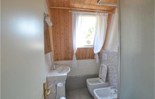 Nice Apartment In Rosolina Mare With Wifi And 2 Bedrooms