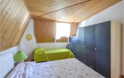 Nice Apartment In Rosolina Mare With Wifi And 2 Bedrooms