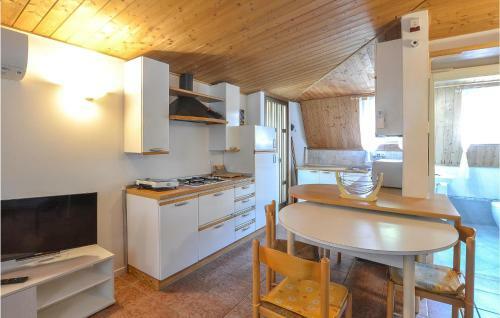 Nice Apartment In Rosolina Mare With Wifi And 2 Bedrooms
