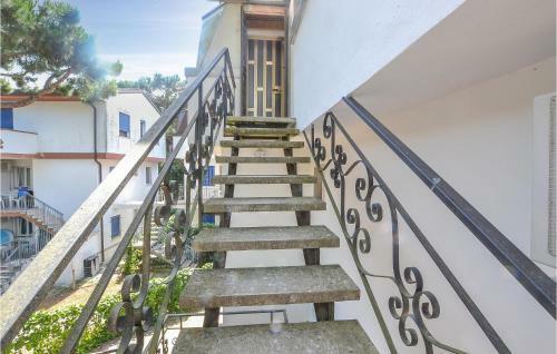 Nice Apartment In Rosolina Mare With Wifi And 2 Bedrooms
