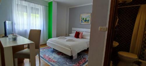 Villa Monera Apartments & Rooms