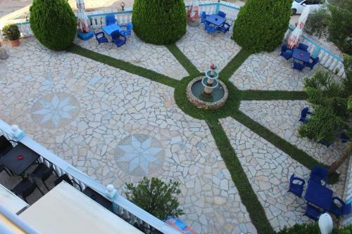 Esmeralda Hotel & Restaurant