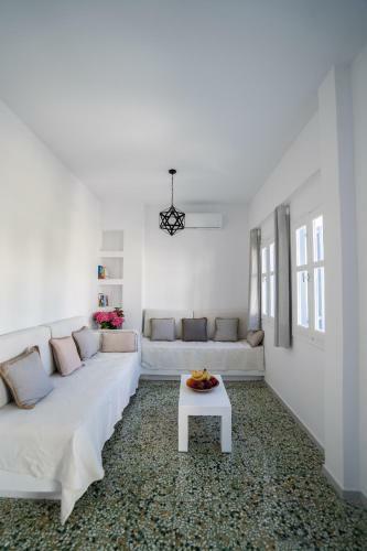 Esmeralda Apartments