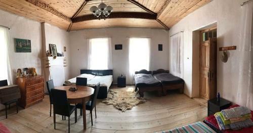 Hostal Erasti Guesthouse