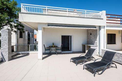 Apartments Omorfia