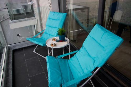 Modern Waterfront 1-br Apartment With Aircon