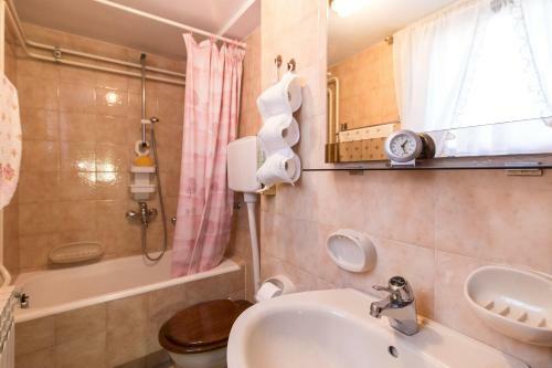 Apartamento Comfy And Warm Ap With Balcony Surrounded With Beautiful Nature