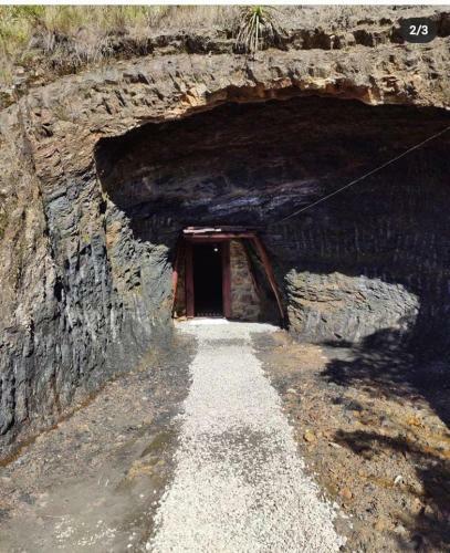 Entr� Rocas Y Cristales