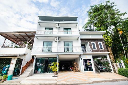 Apartamento Oyo 295 Salamat Bangtao