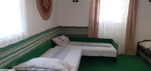 Marika Vend�gh�z