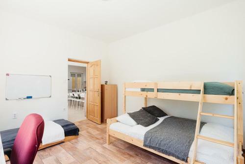 Csal�di H�z Nagy Kerttel Balatonszabadiban