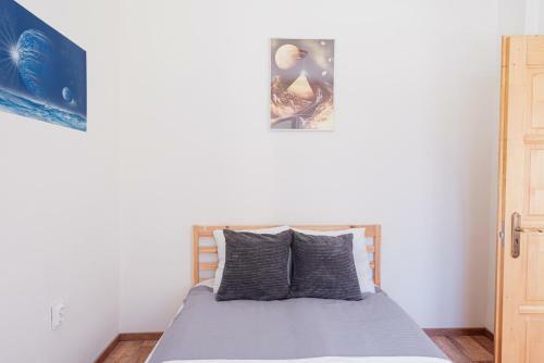 Csal�di H�z Nagy Kerttel Balatonszabadiban