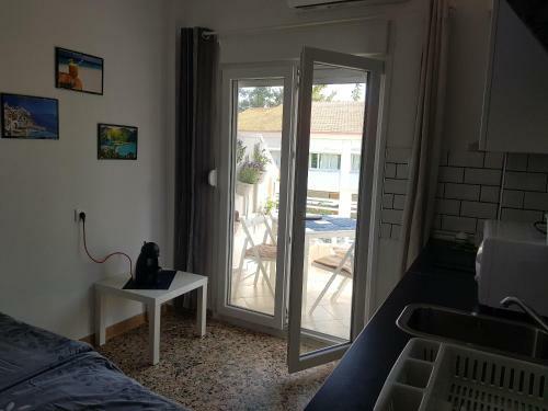 Apartment With Two Rooms Near The Beach