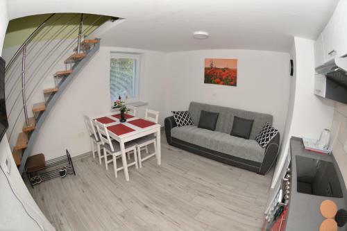 Apartment April