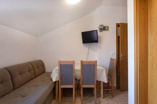 Apartmaji Pri Perotu