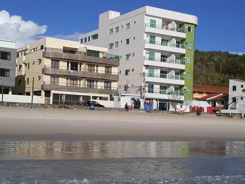 Apartamento Frente Para Prainha- 3 Quartos, Piscina E Churrasqueira