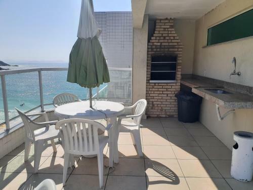 Apartamento Frente Para Prainha- 3 Quartos, Piscina E Churrasqueira