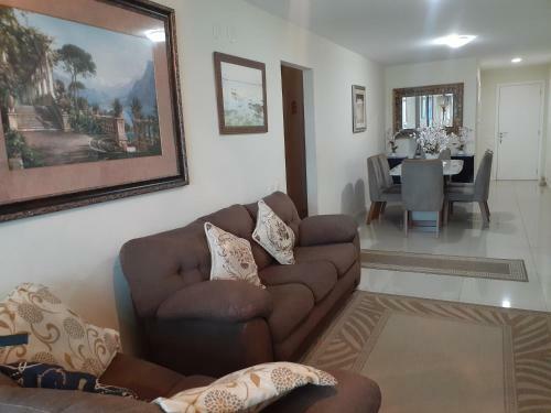 Apartamento Frente Para Prainha- 3 Quartos, Piscina E Churrasqueira
