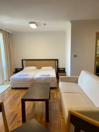 Private Apartments In Emerald