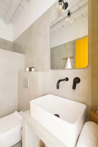 Themonies Suites And Apartments