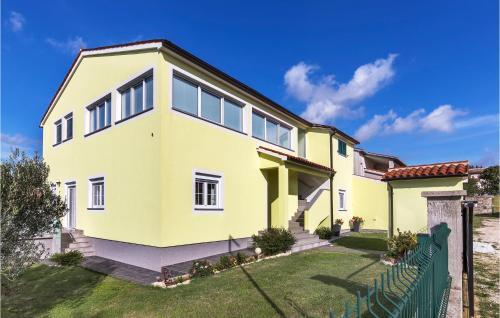 Awesome Apartment In Galizana With 2 Bedrooms