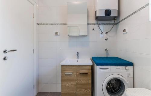 Awesome Apartment In Galizana With 2 Bedrooms