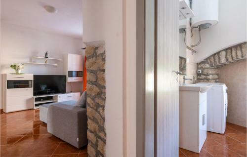 Amazing Home In Hrboki With Wifi And 4 Bedrooms