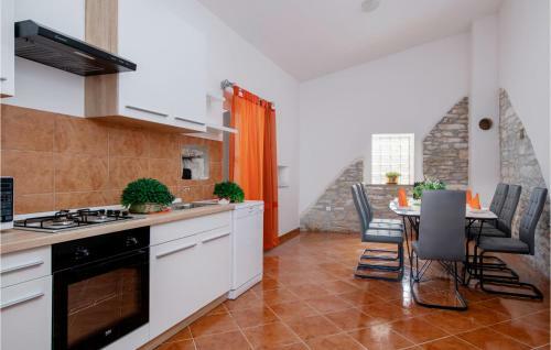 Amazing Home In Hrboki With Wifi And 4 Bedrooms