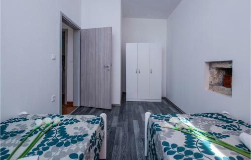 Amazing Home In Hrboki With Wifi And 4 Bedrooms